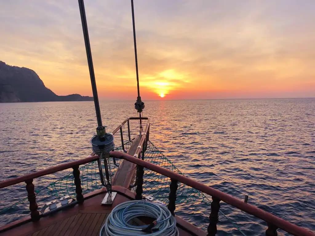 Marmaris'te Geniş Güverte ve Konforlu Kabinler ile Konaklamalı Mavi Yolculuk 15