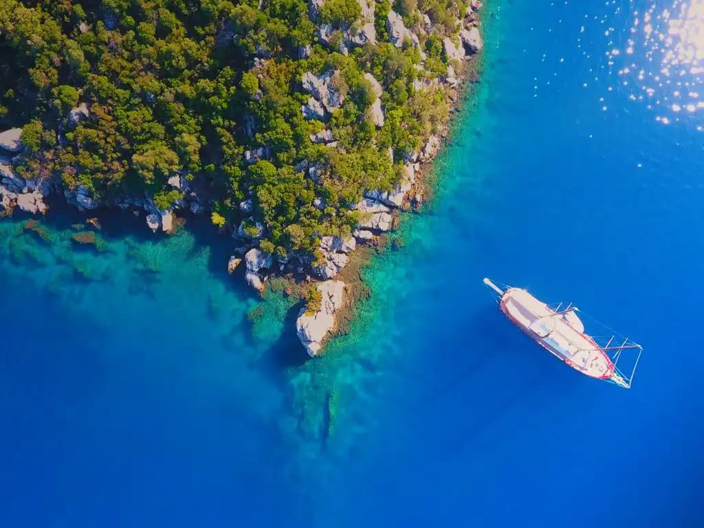 Marmaris'te Geniş Güverte ve Konforlu Kabinler ile Konaklamalı Mavi Yolculuk 10