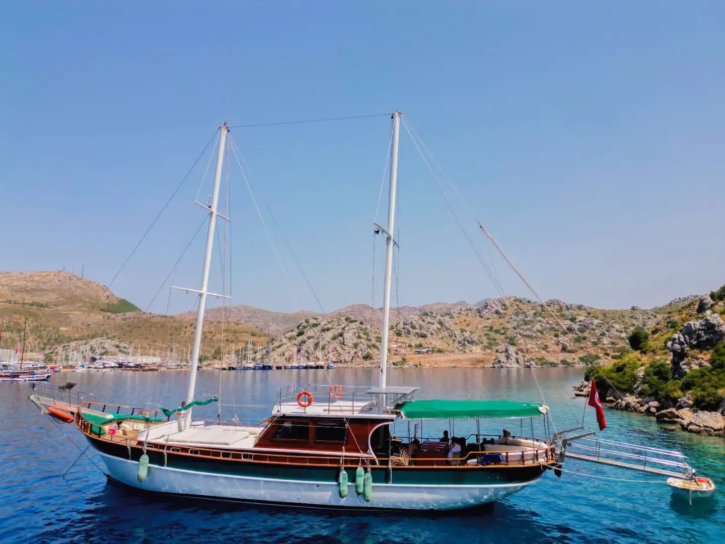4 Kabinli, 8 Kişilik Geniş Kapasiteli Gulet Kiralama Fırsatı 8