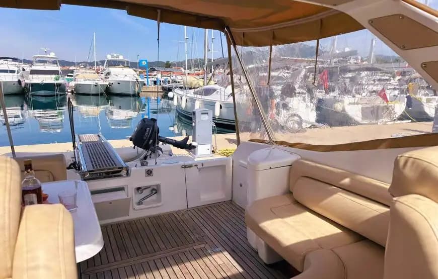 Marmaris’te Crunch Yat ile Deniz ve Güneşin Tadını Çıkarın 7