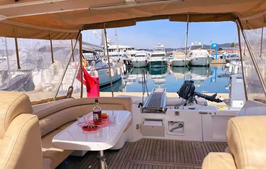 Marmaris’te Crunch Yat ile Deniz ve Güneşin Tadını Çıkarın 4