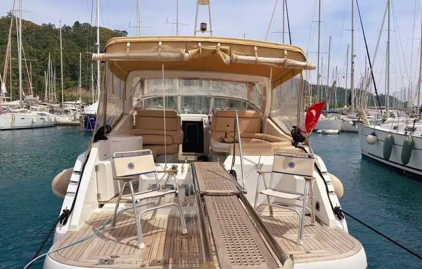 Marmaris’te Crunch Yat ile Deniz ve Güneşin Tadını Çıkarın 6