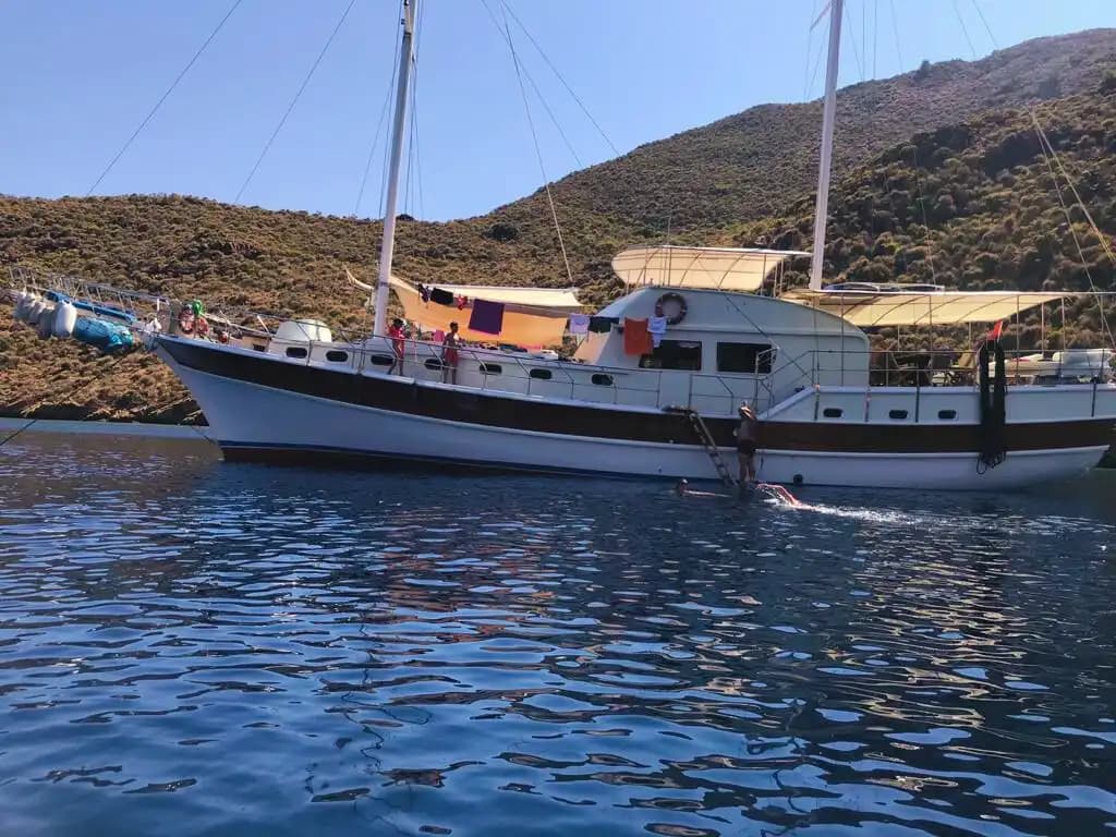 12 Kişilik Konaklamalı Gulet Kiralama – Mavi Yolculuk Başlasın! - Yatta Bekarlığa Veda