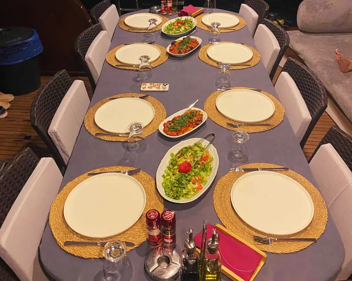 Ege’nin Turkuaz Sularında 4 Kabinli 8 Kişilik Gulet Deneyimi 10