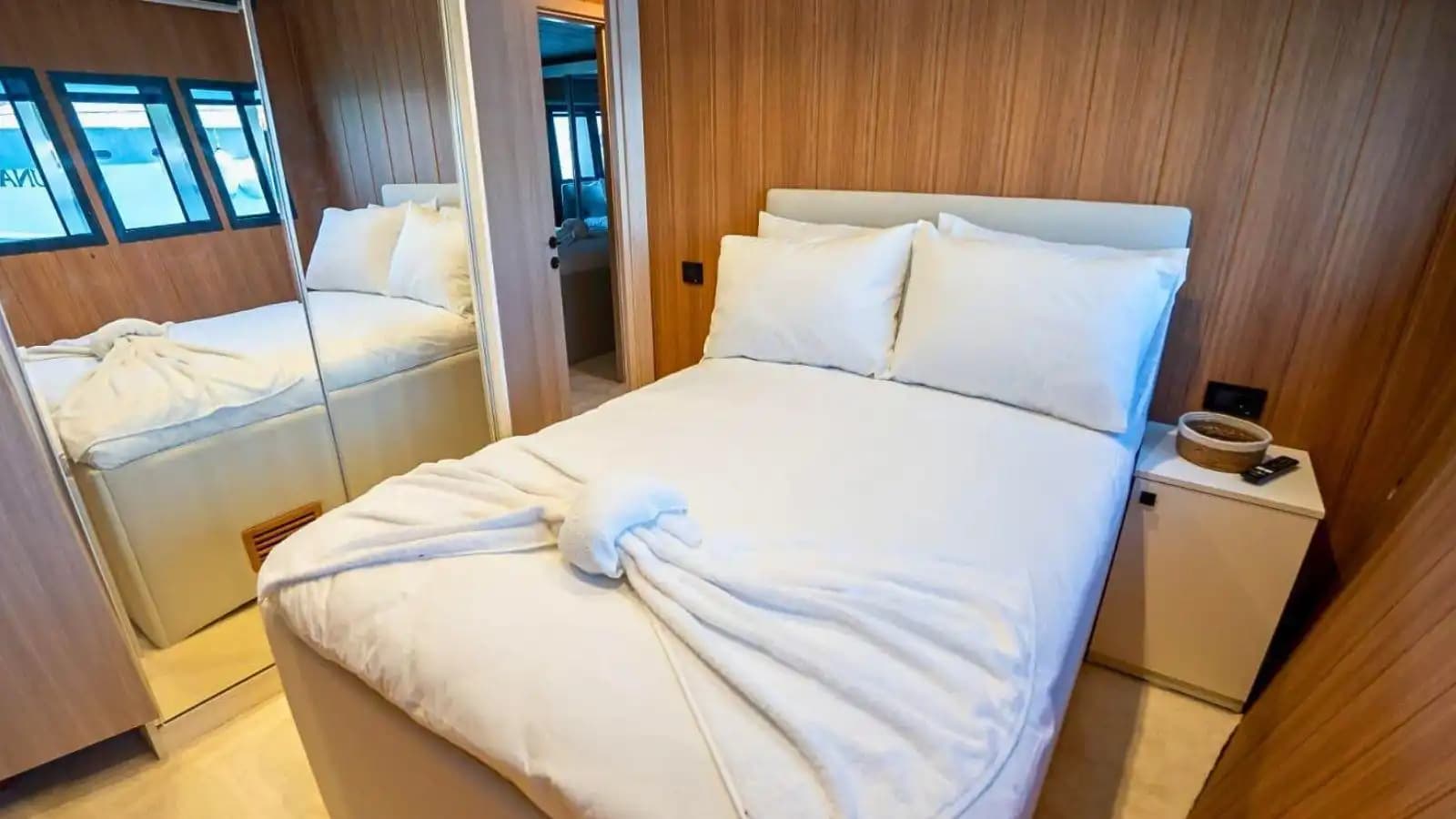 Bodrum’da 26 Metrelik Lüks Trawler ile Muhteşem Deniz Keyfi 24