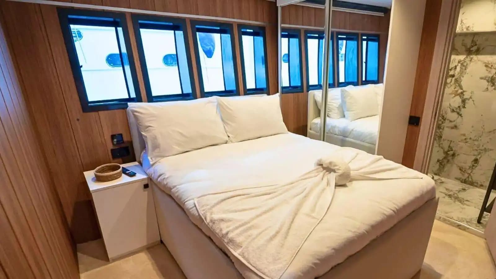 Bodrum’da 26 Metrelik Lüks Trawler ile Muhteşem Deniz Keyfi 22