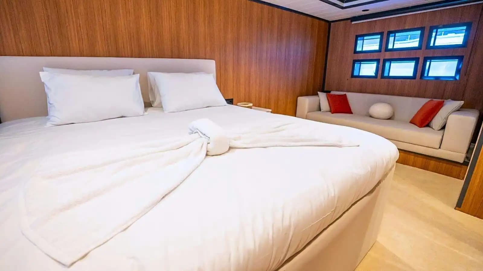 Bodrum’da 26 Metrelik Lüks Trawler ile Muhteşem Deniz Keyfi 21