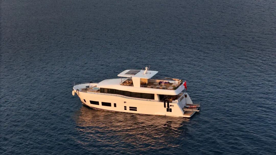 Bodrum’da 26 Metrelik Lüks Trawler ile Muhteşem Deniz Keyfi