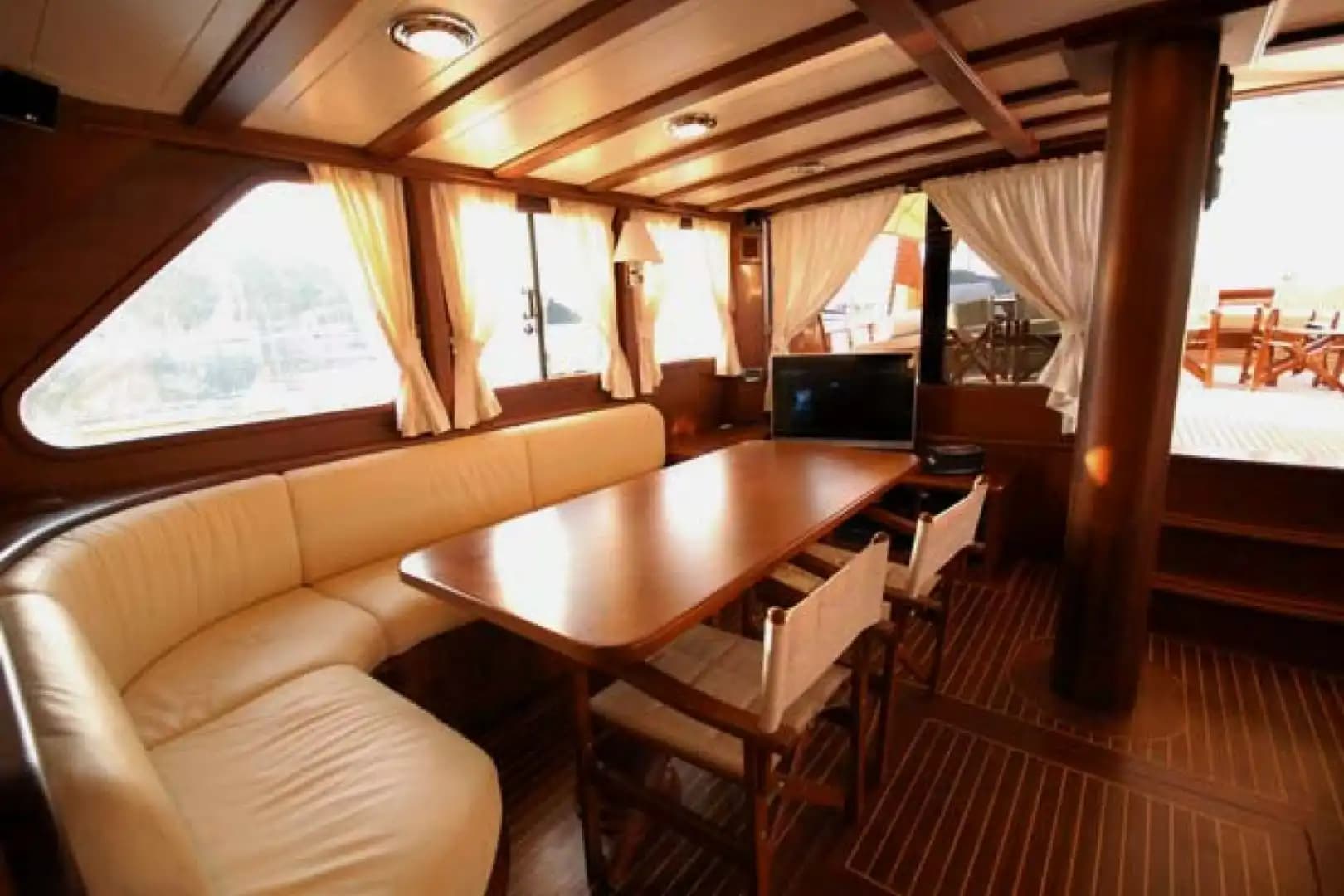 Marmaris'te Geniş Güverte ve Konforlu Kabinler ile Konaklamalı Mavi Yolculuk 16