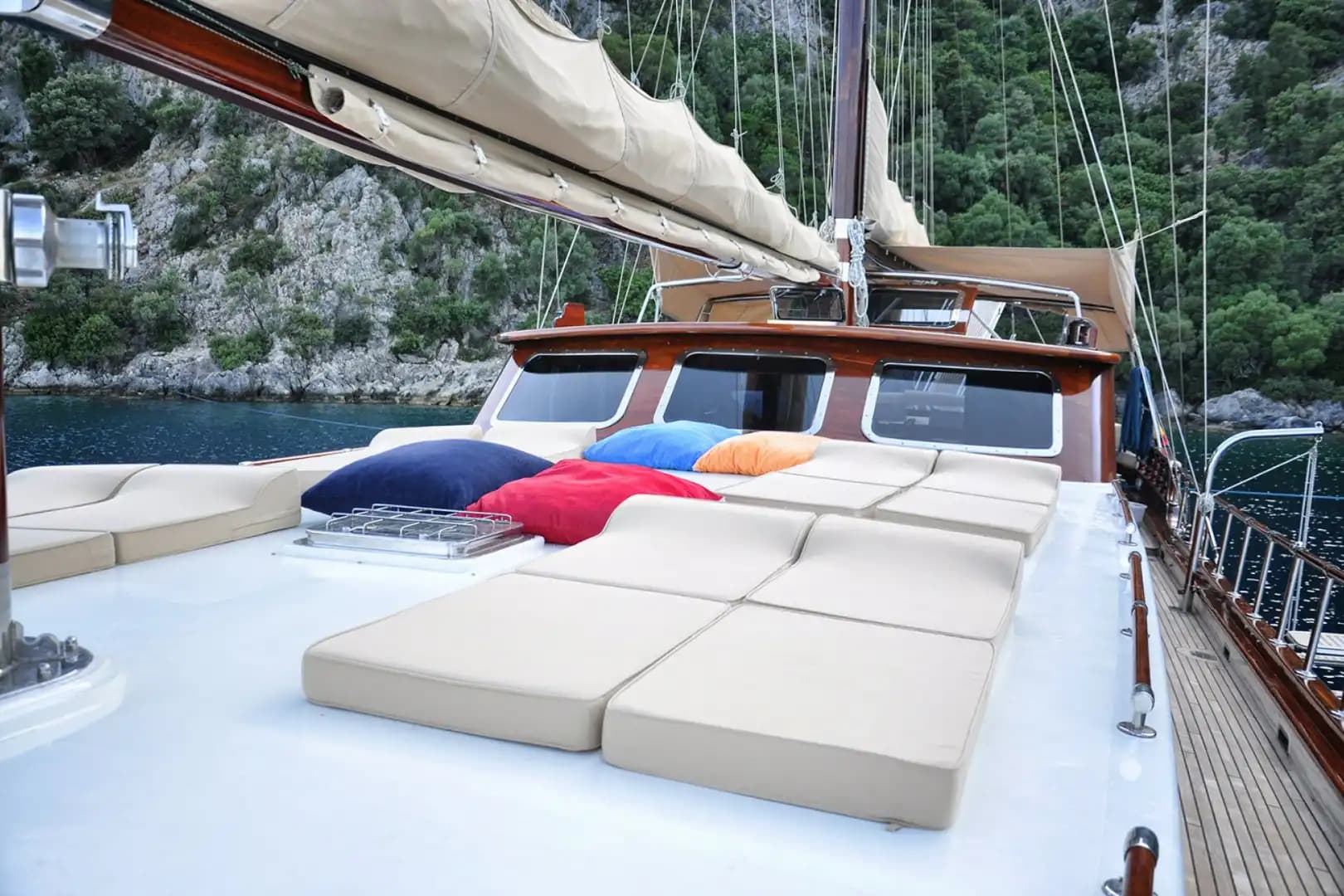Marmaris'te Geniş Güverte ve Konforlu Kabinler ile Konaklamalı Mavi Yolculuk 14