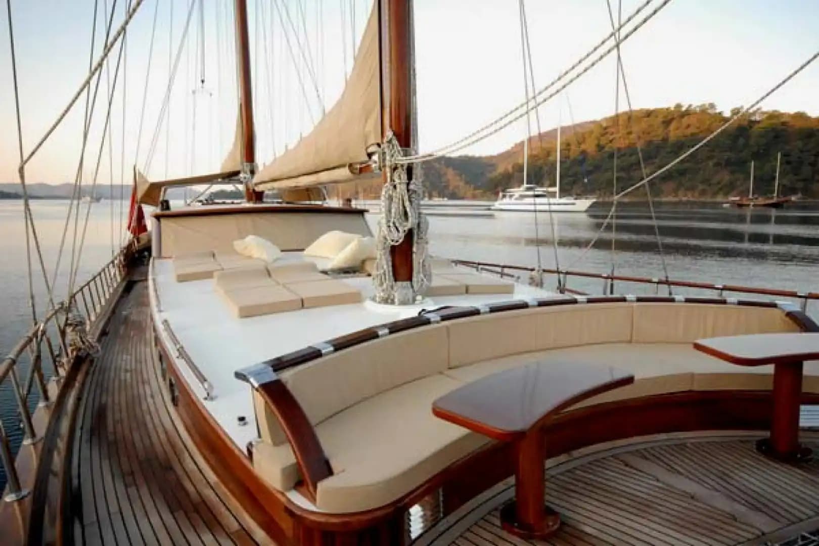 Marmaris'te Geniş Güverte ve Konforlu Kabinler ile Konaklamalı Mavi Yolculuk 11