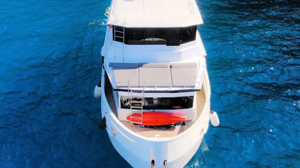 Fethiye ve Göcek Koyları için Özel Tasarım: 22m, 4 Kabinli Lüks Motoryat 3