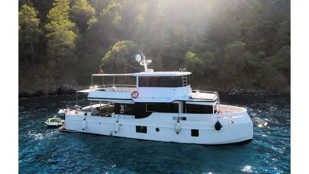 Fethiye ve Göcek Koyları için Özel Tasarım: 22m, 4 Kabinli Lüks Motoryat