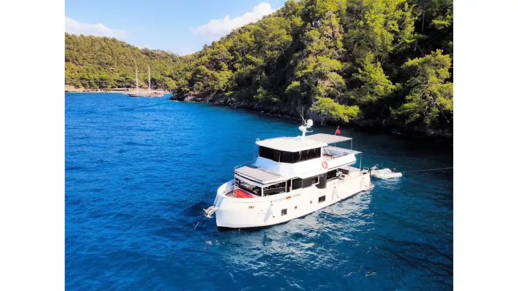 Fethiye ve Göcek Koyları için Özel Tasarım: 22m, 4 Kabinli Lüks Motoryat - Yatta Evlilik Teklifi