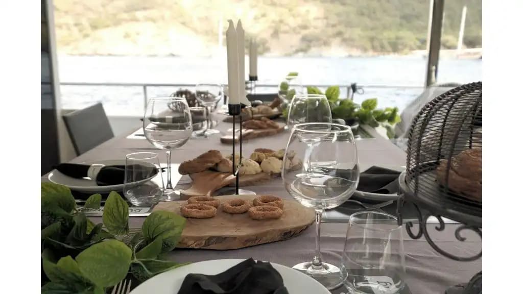 Fethiye ve Göcek Koyları için Özel Tasarım: 22m, 4 Kabinli Lüks Motoryat 13