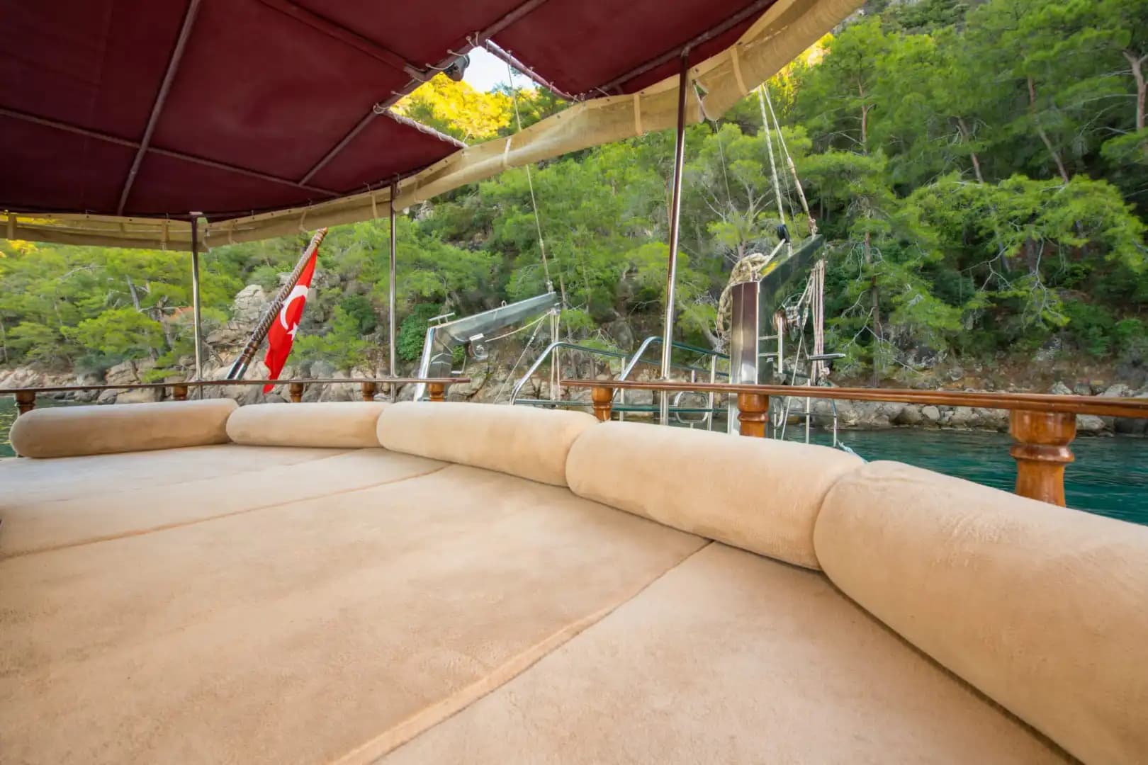Fethiye'nin Maviliklerinde Size Özel Bir Rota: Konforlu ve Geniş Gulet Tekne 7