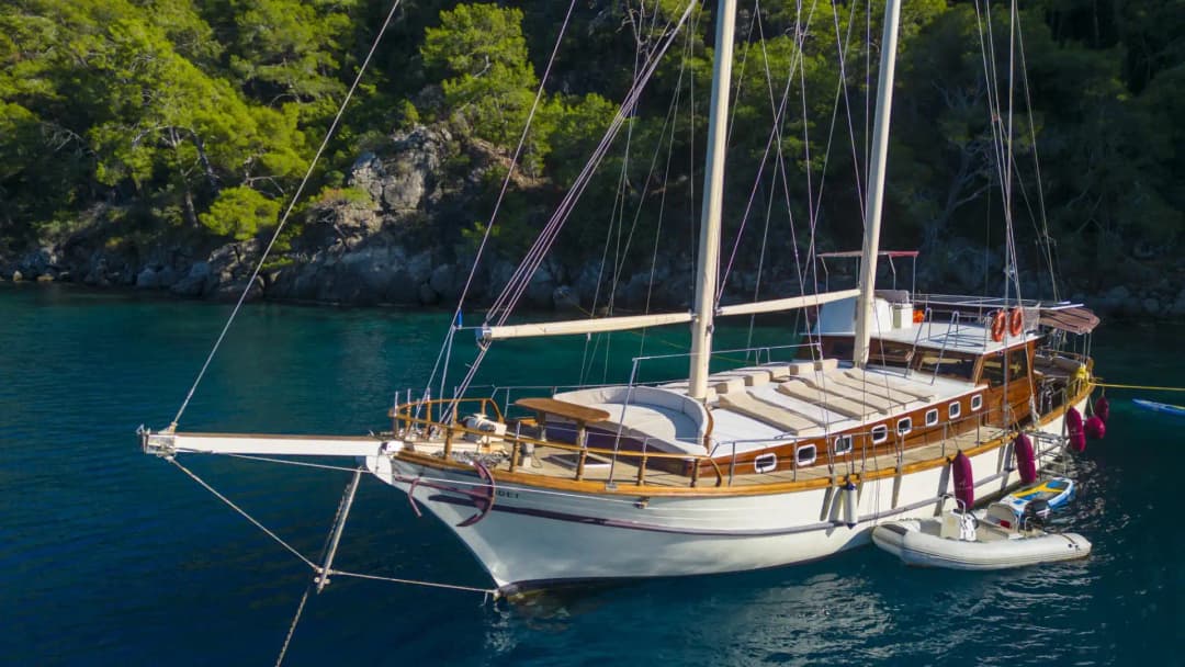 Fethiye'nin Maviliklerinde Size Özel Bir Rota: Konforlu ve Geniş Gulet Tekne
