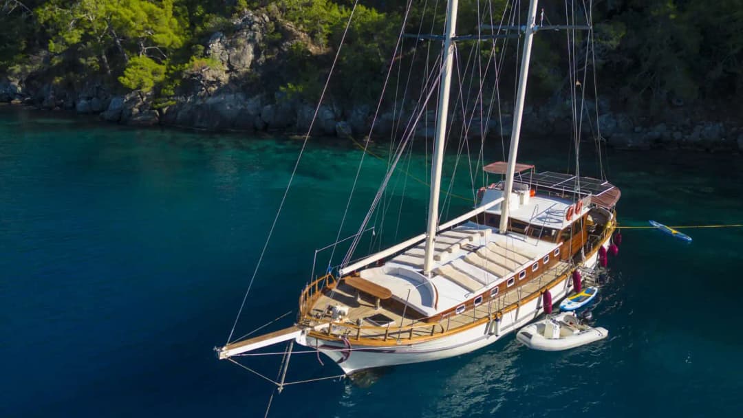 Fethiye'nin Maviliklerinde Size Özel Bir Rota: Konforlu ve Geniş Gulet Tekne