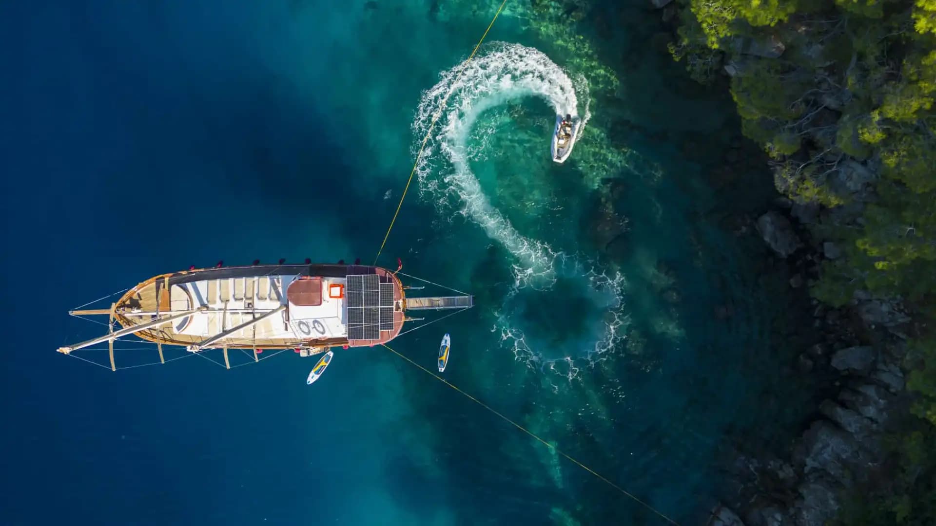 Fethiye'nin Maviliklerinde Size Özel Bir Rota: Konforlu ve Geniş Gulet Tekne 10