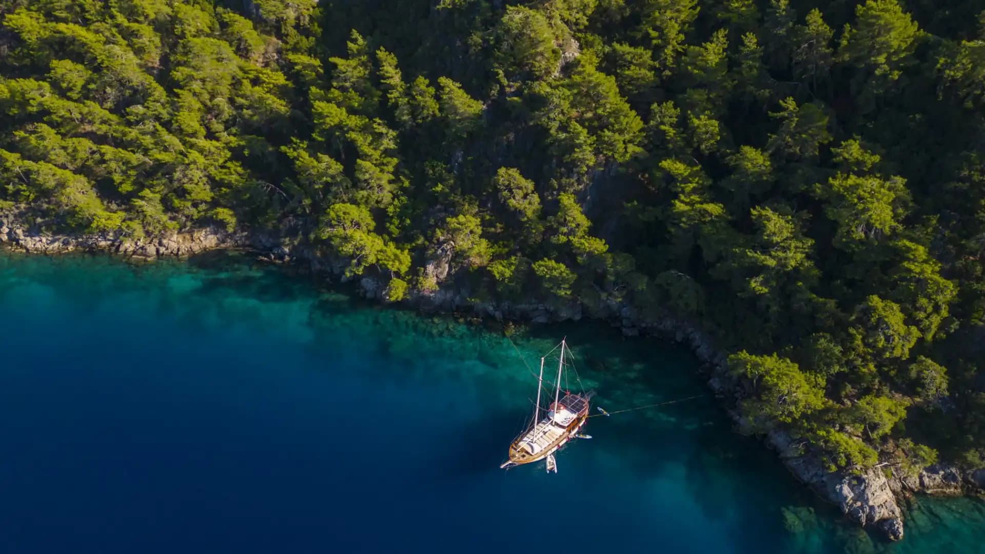 Fethiye'nin Maviliklerinde Size Özel Bir Rota: Konforlu ve Geniş Gulet Tekne 9