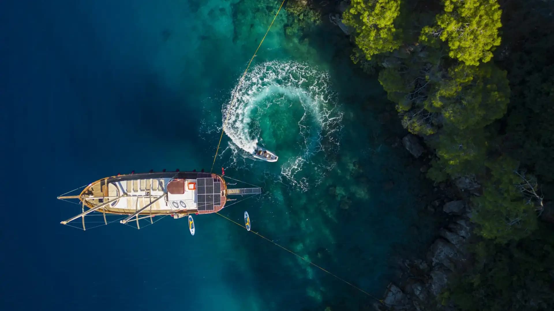 Fethiye'nin Maviliklerinde Size Özel Bir Rota: Konforlu ve Geniş Gulet Tekne 16