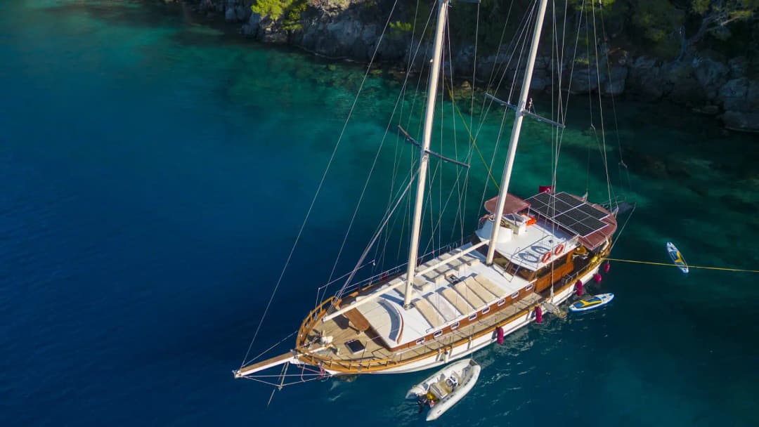 Fethiye'nin Maviliklerinde Size Özel Bir Rota: Konforlu ve Geniş Gulet Tekne