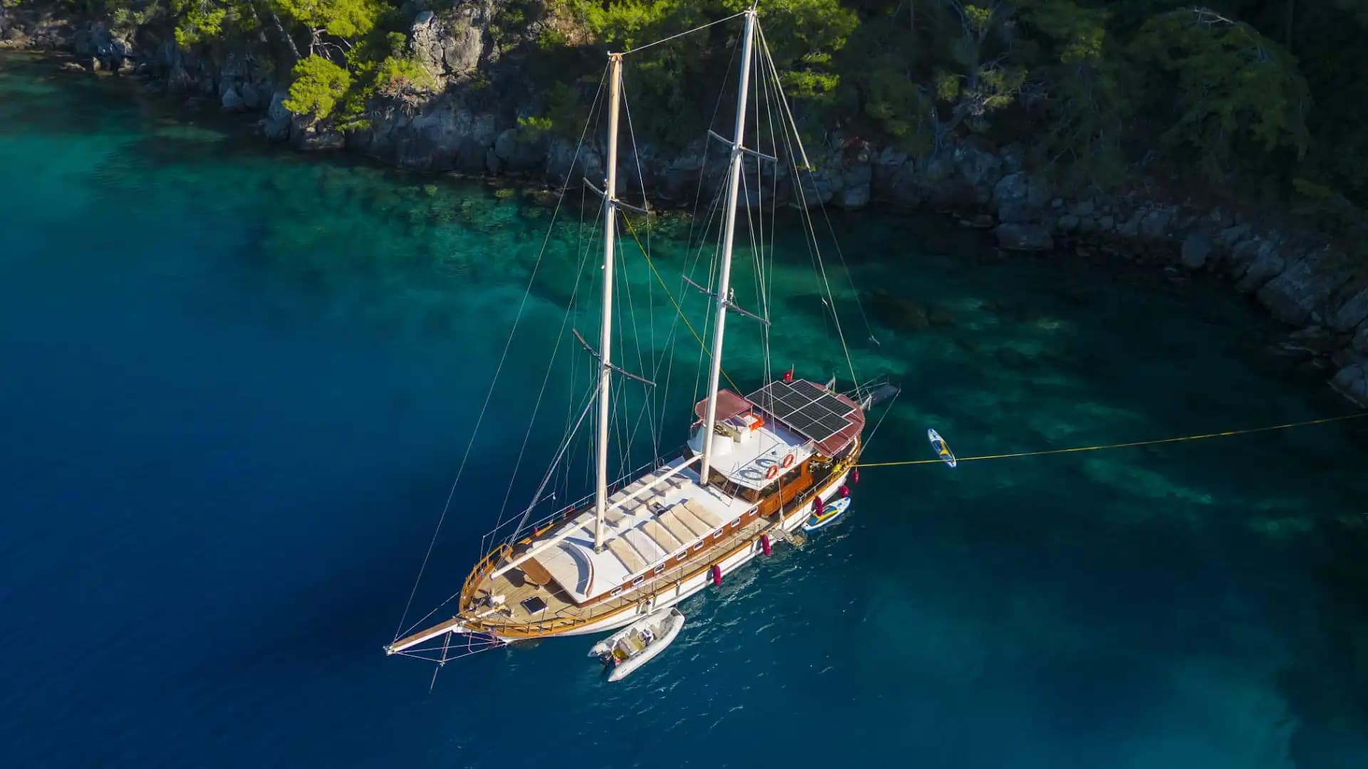 Fethiye'nin Maviliklerinde Size Özel Bir Rota: Konforlu ve Geniş Gulet Tekne 14