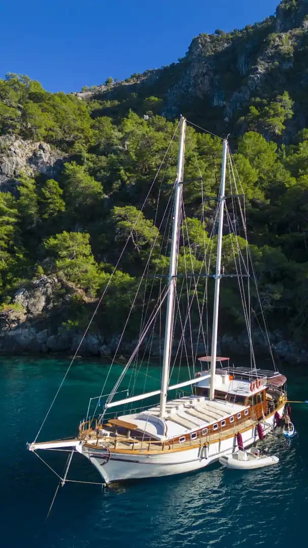 Fethiye'nin Maviliklerinde Size Özel Bir Rota: Konforlu ve Geniş Gulet Tekne 13