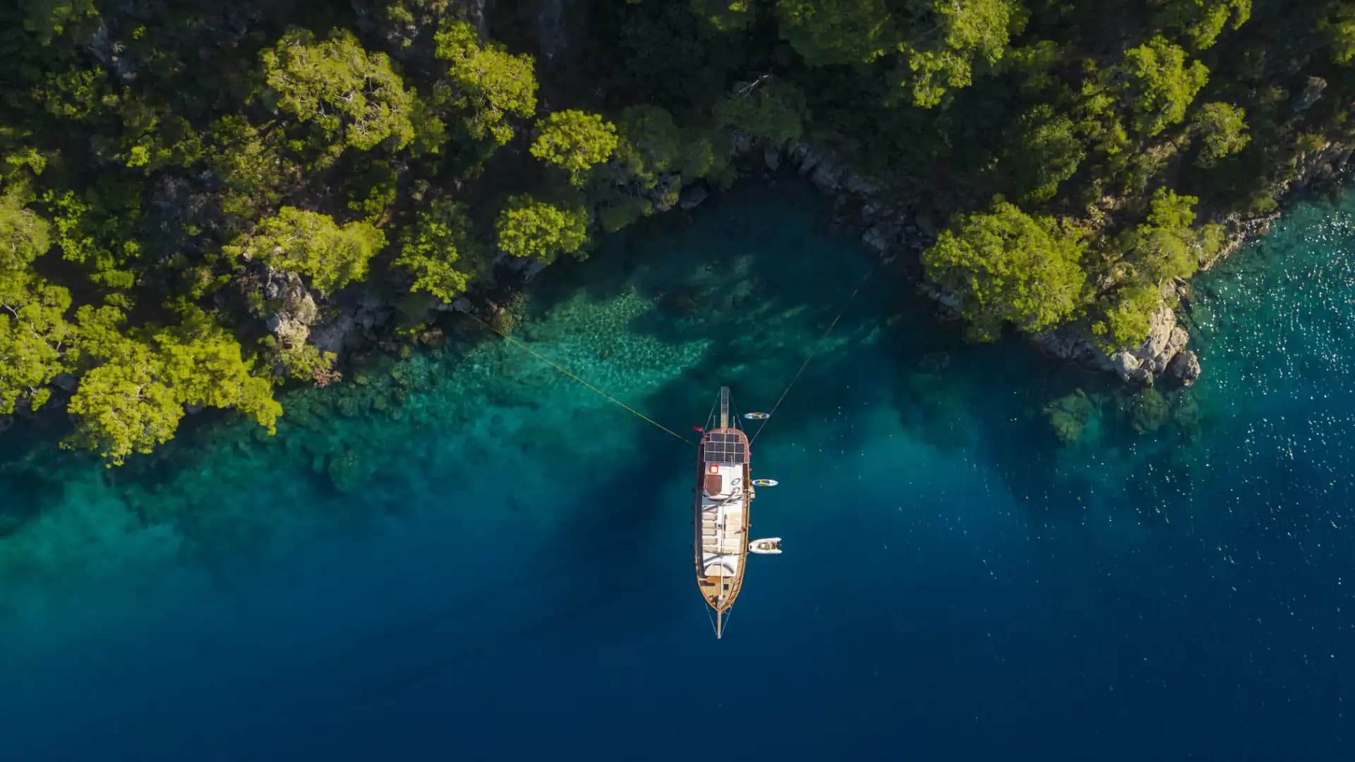 Fethiye'nin Maviliklerinde Size Özel Bir Rota: Konforlu ve Geniş Gulet Tekne 17