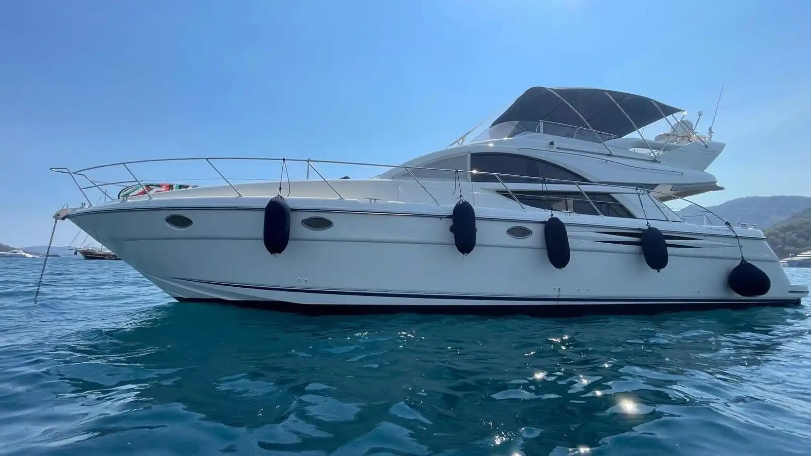 Göcek’te Günübirlik & Konaklamalı Motor Yat Kiralama (10 Kişi) | 3 Kabin, Klima, 12 Adalar - Yatta Evlilik Yıldönümü