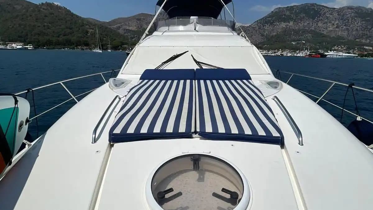 Göcek’te Günübirlik & Konaklamalı Motor Yat Kiralama (10 Kişi) | 3 Kabin, Klima, 12 Adalar 7