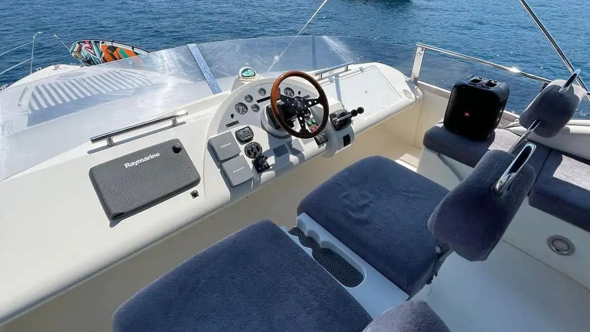 Göcek’te Günübirlik & Konaklamalı Motor Yat Kiralama (10 Kişi) | 3 Kabin, Klima, 12 Adalar 9