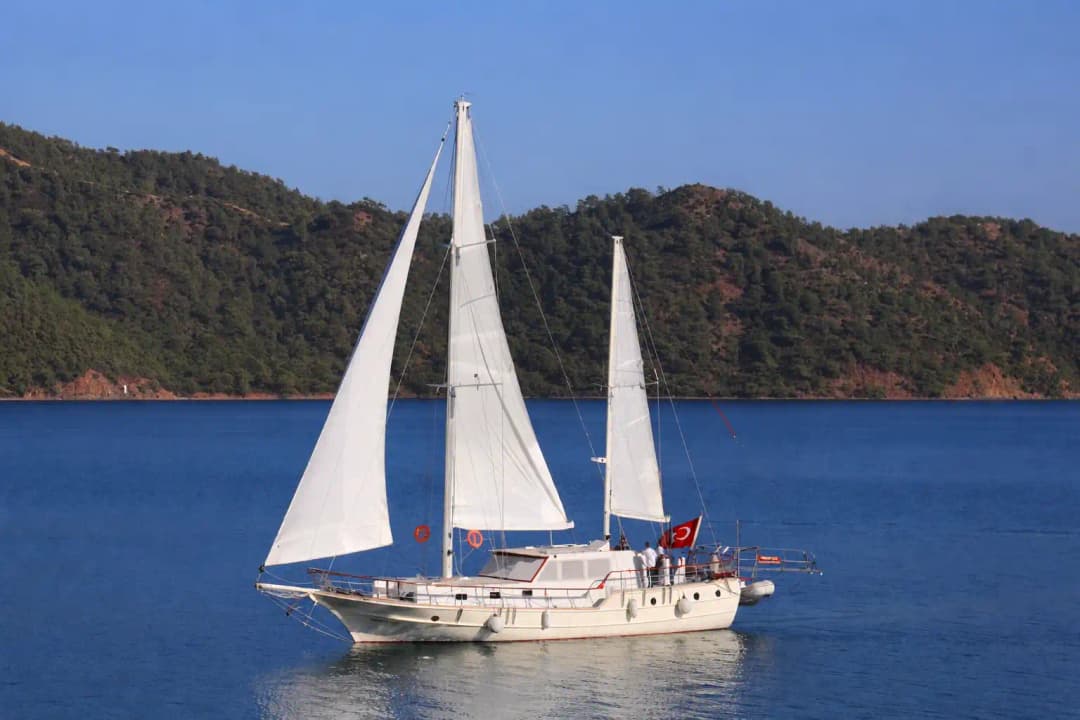 Göcek'te 18.5 Metrelik Gulet ile Mavi Yolculuk Keyfi (8 Kişi)