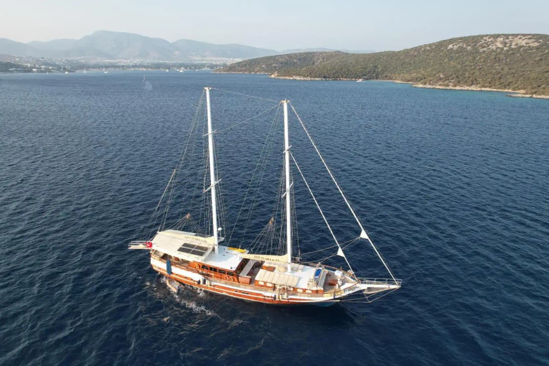 Bodrum'da Lüks 30 Metrelik Gulet Kiralama – 20 Kişiye Kadar