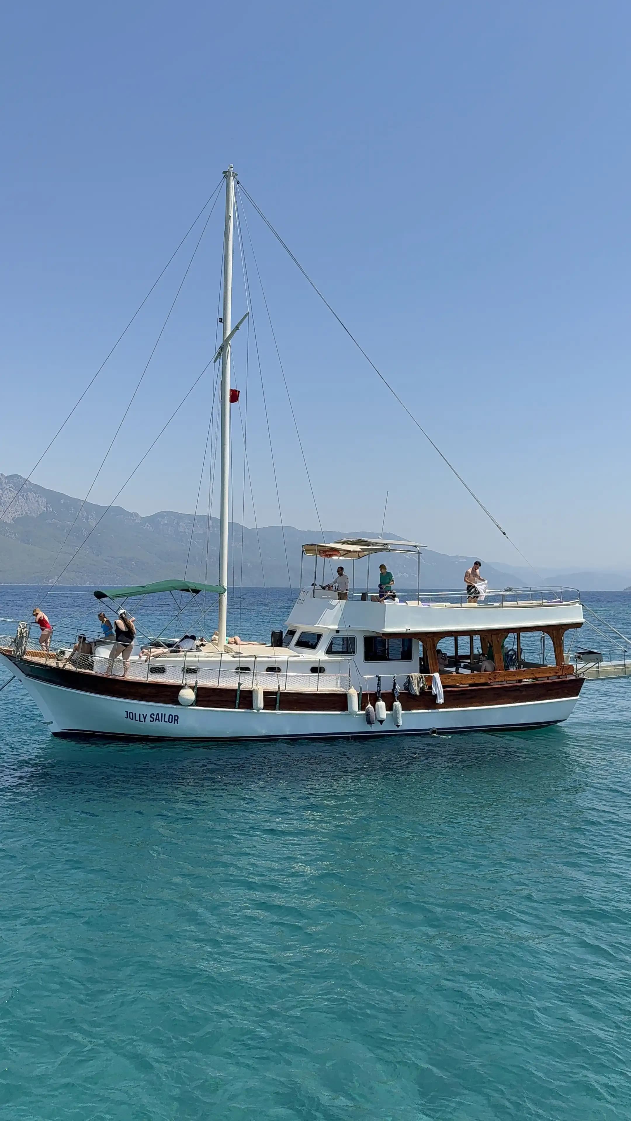Marmaris'te Günlük 18 Metrelik Yelkenli Kiralama Deneyimi 5