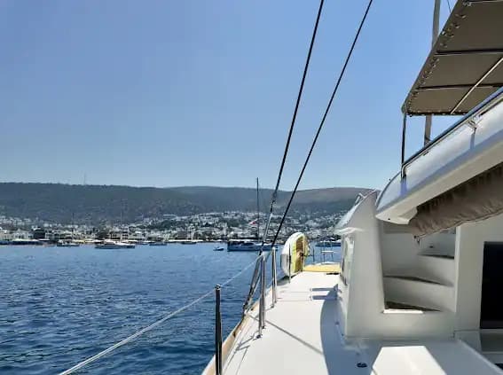 Bodrum'da 15 Metrelik Katamaran ile Günübirlik ve Konaklamalı Katamaran 12