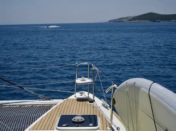 Bodrum'da 15 Metrelik Katamaran ile Günübirlik ve Konaklamalı Katamaran 11