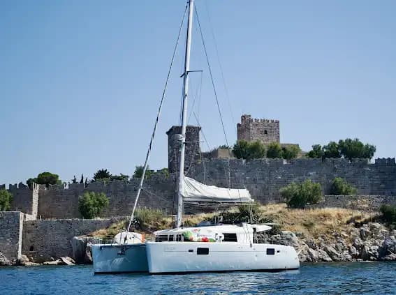 Bodrum'da 15 Metrelik Katamaran ile Günübirlik ve Konaklamalı Katamaran 5