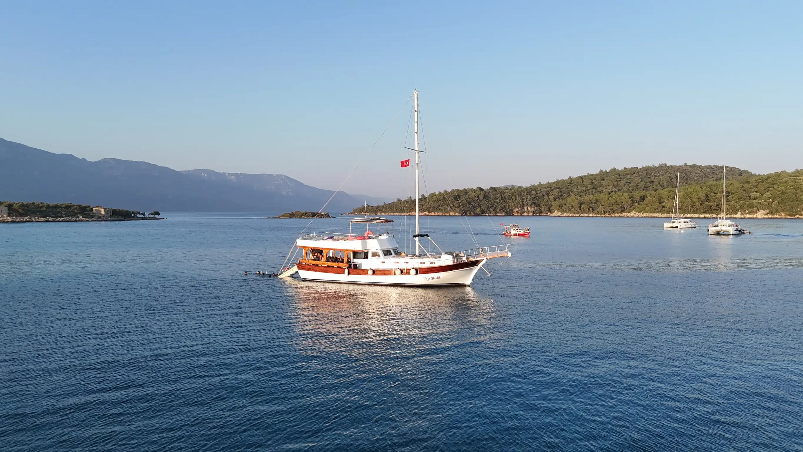 Marmaris'te Günlük 18 Metrelik Yelkenli Kiralama Deneyimi - Yatta Bekarlığa Veda