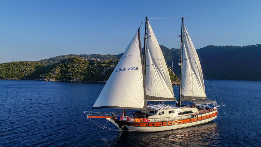 Marmaris'te Lüks 32 Metrelik Gulet Kiralama | 14 Kişilik Mavi Yolculuk