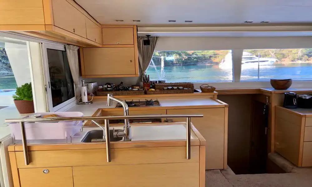 Bodrum'da 15 Metrelik Katamaran ile Günübirlik ve Konaklamalı Katamaran 17