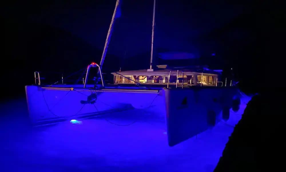Bodrum'da 15 Metrelik Katamaran ile Günübirlik ve Konaklamalı Katamaran 10