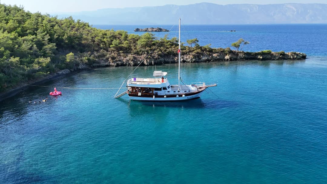 Bodrum'da Günlük & Saatlik Yelkenli Kiralama: 10.5 Metre, Özel Koylara
