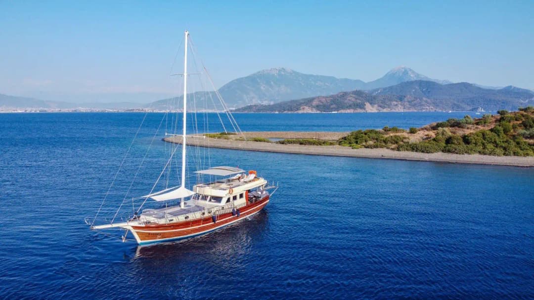 Bozburun'da Lüks Gulet Kiralama: 21 Metre, 8 Kişilik Mavi Yolculuk
