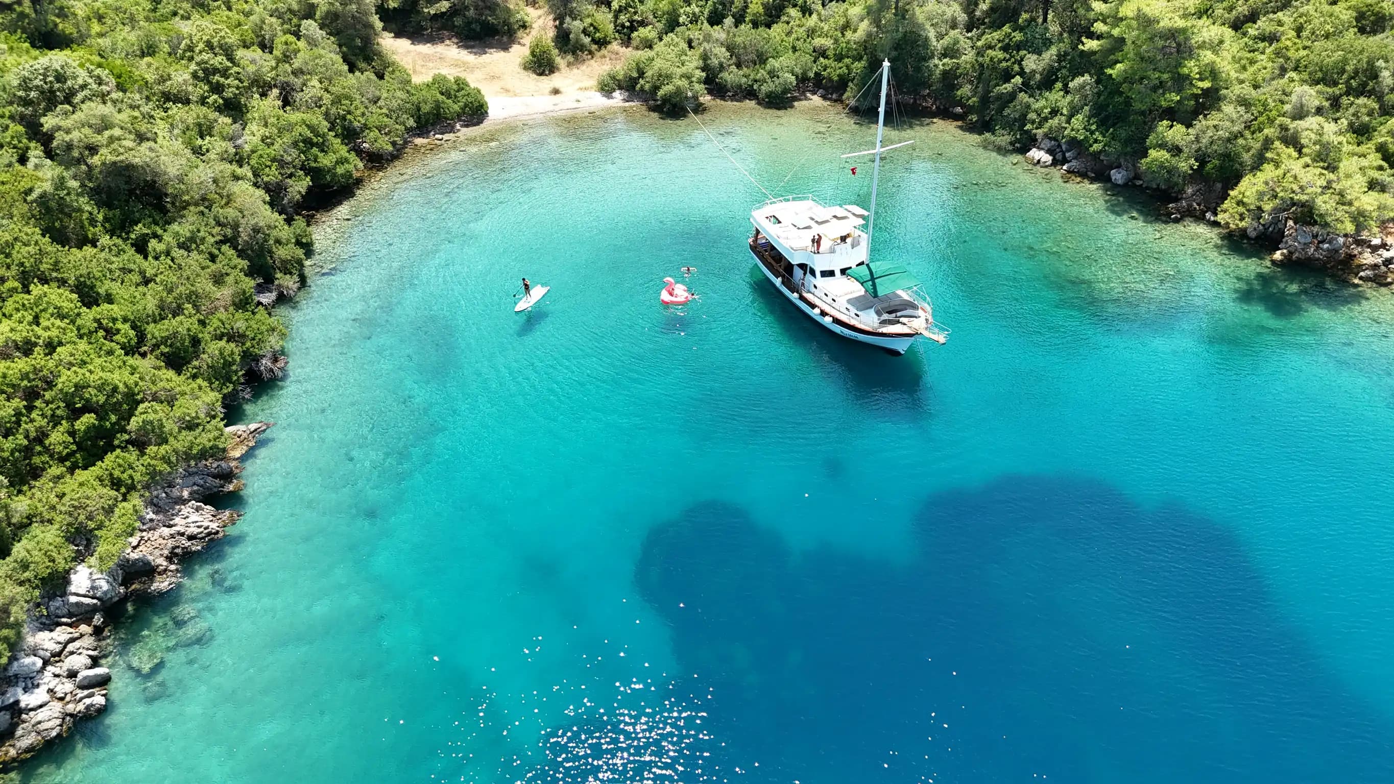 Marmaris'te Günlük 18 Metrelik Yelkenli Kiralama Deneyimi 9