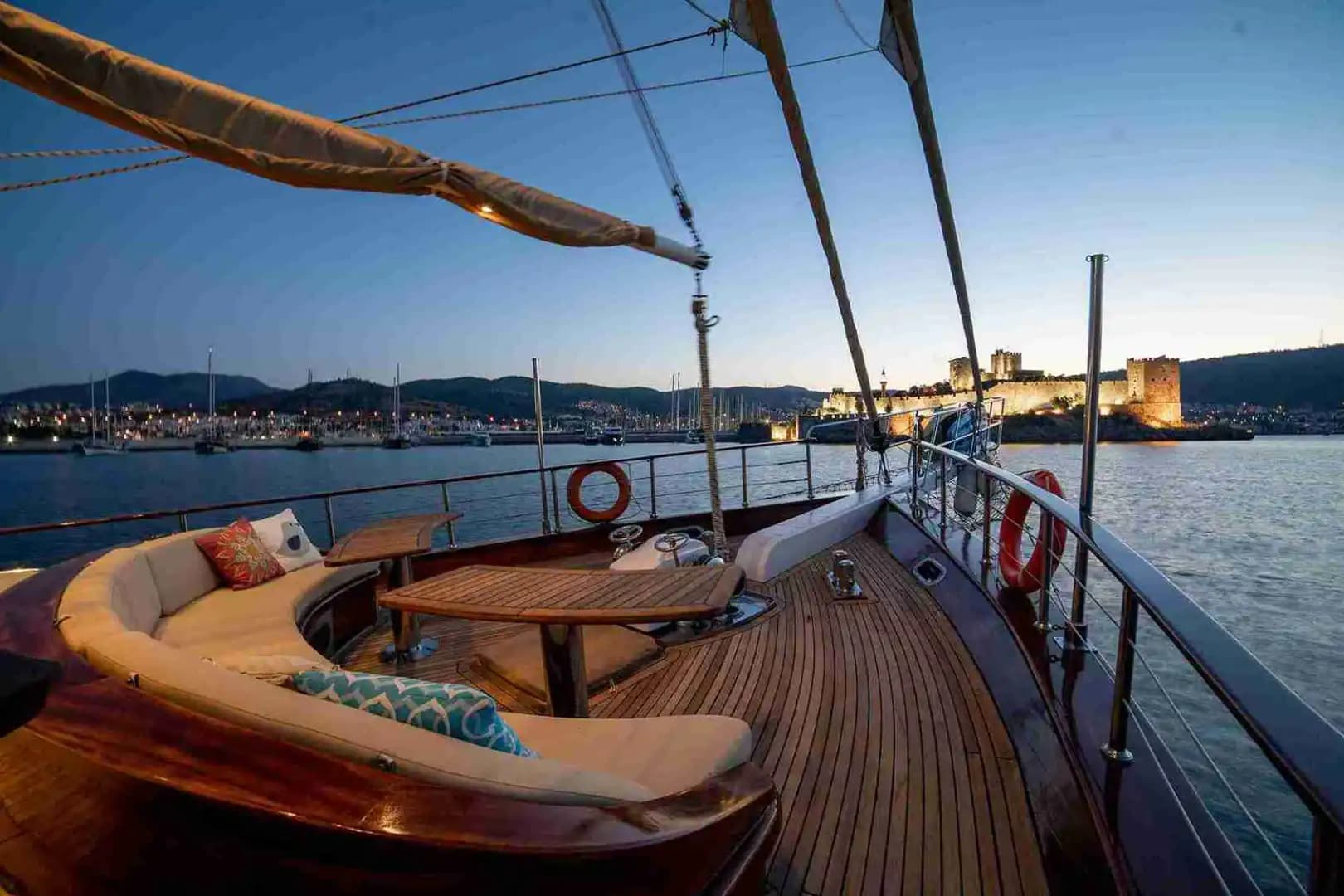 Bodrum’un Biricik Mavi Sularında 32 Metrelik Lüks Gulet ile Özel Tatil 20