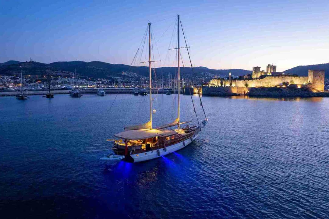 Bodrum’un Biricik Mavi Sularında 32 Metrelik Lüks Gulet ile Özel Tatil