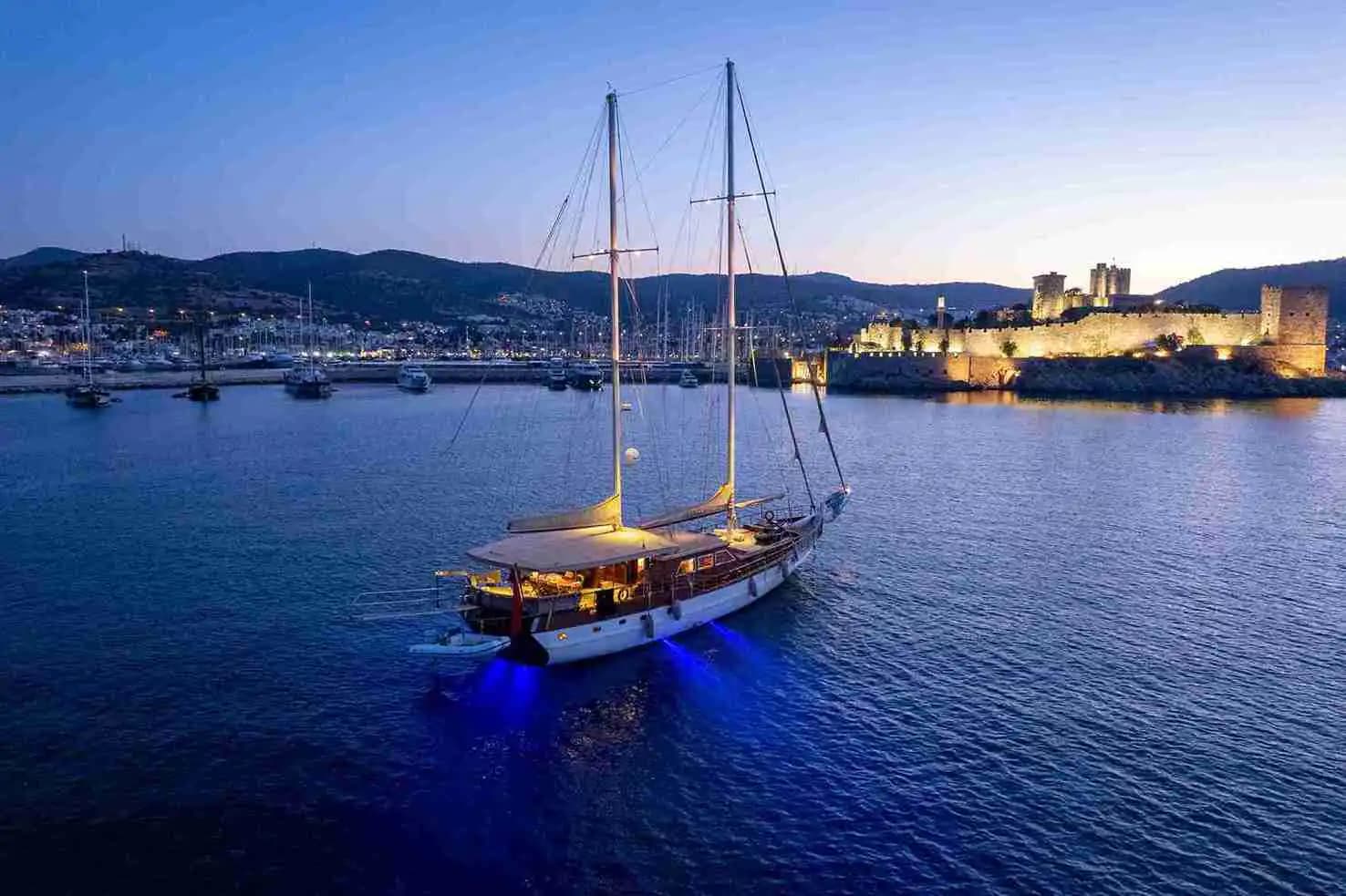 Bodrum’un Biricik Mavi Sularında 32 Metrelik Lüks Gulet ile Özel Tatil 3