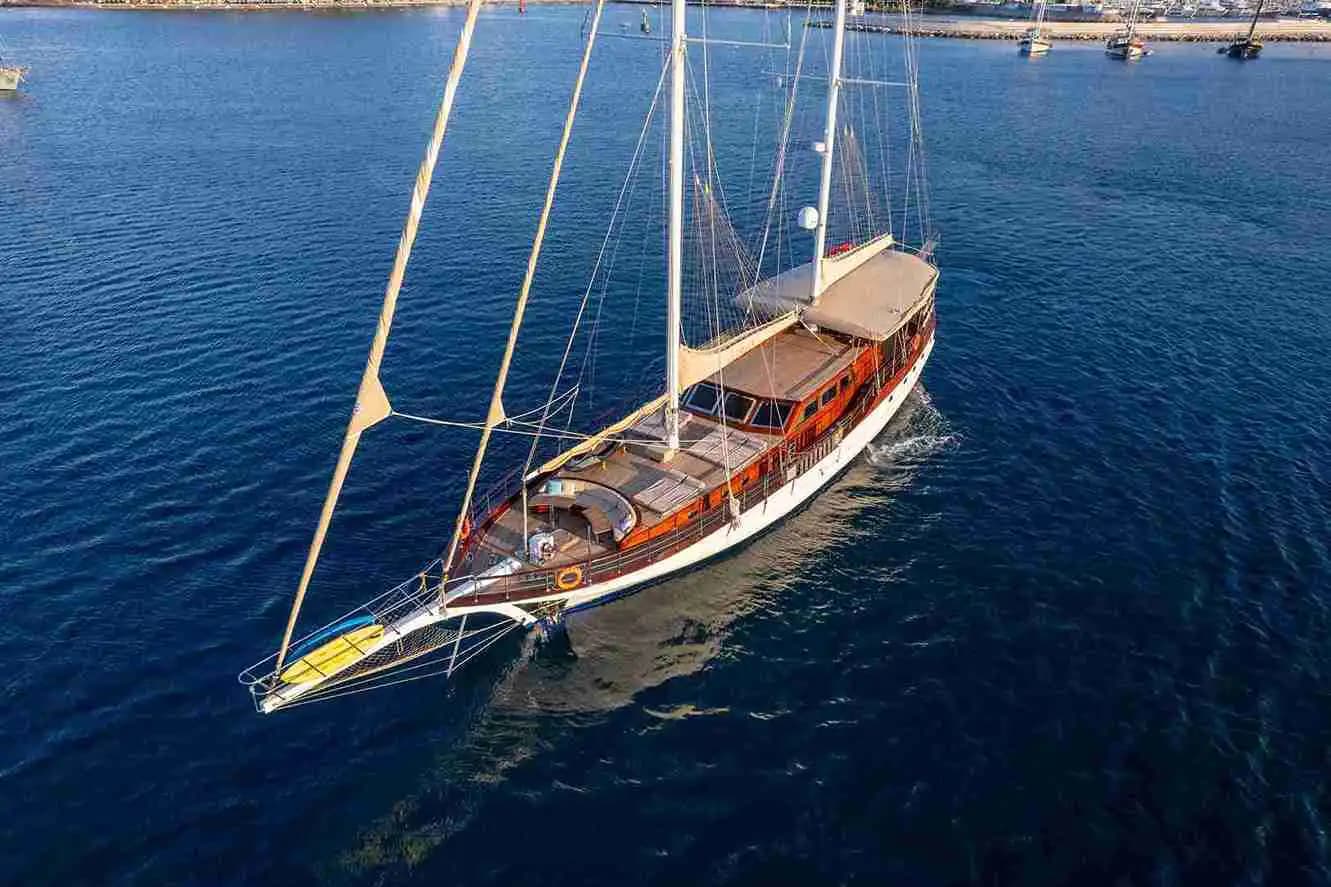 Bodrum’un Biricik Mavi Sularında 32 Metrelik Lüks Gulet ile Özel Tatil 2