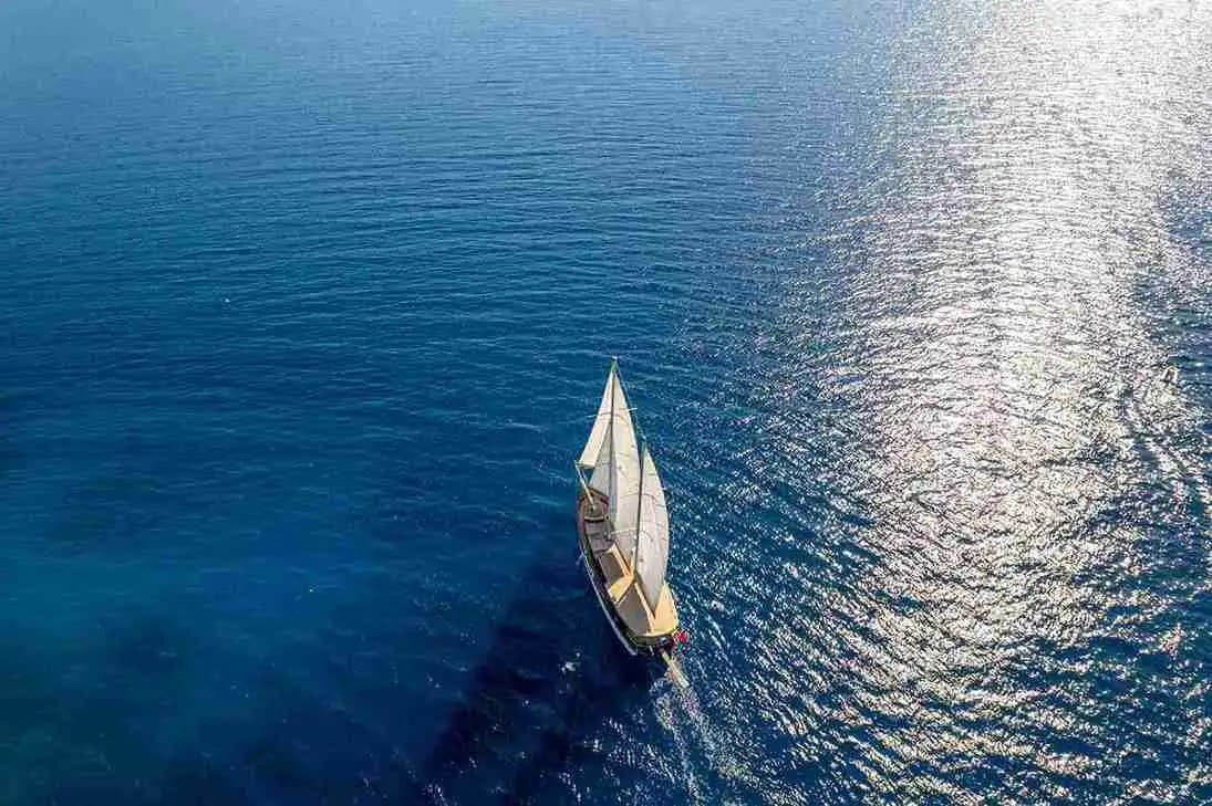 Bodrum’un Biricik Mavi Sularında 32 Metrelik Lüks Gulet ile Özel Tatil 11